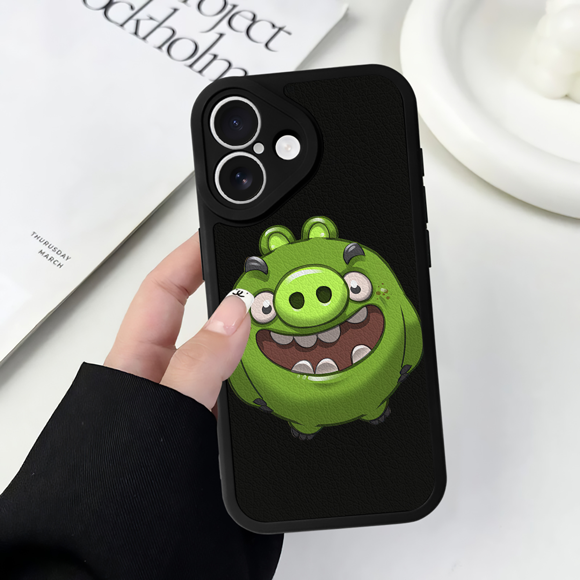 （画像用） Angry Birds アングリーバード 【iPhone 16シリーズ対応】シリコンスマホケース（レザー調） 材質：シリコン